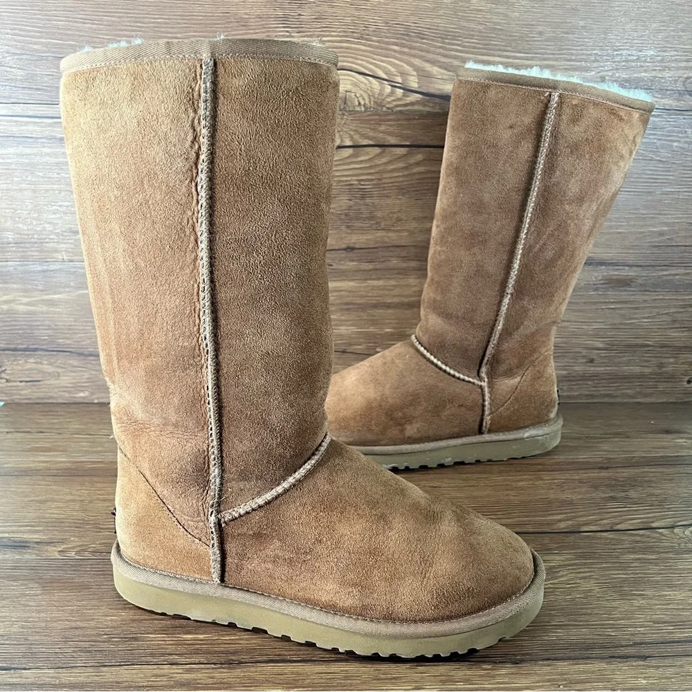 UGG CLASSIC TALL Tan Suede Winter Boots Women’s Size 8 Shoes